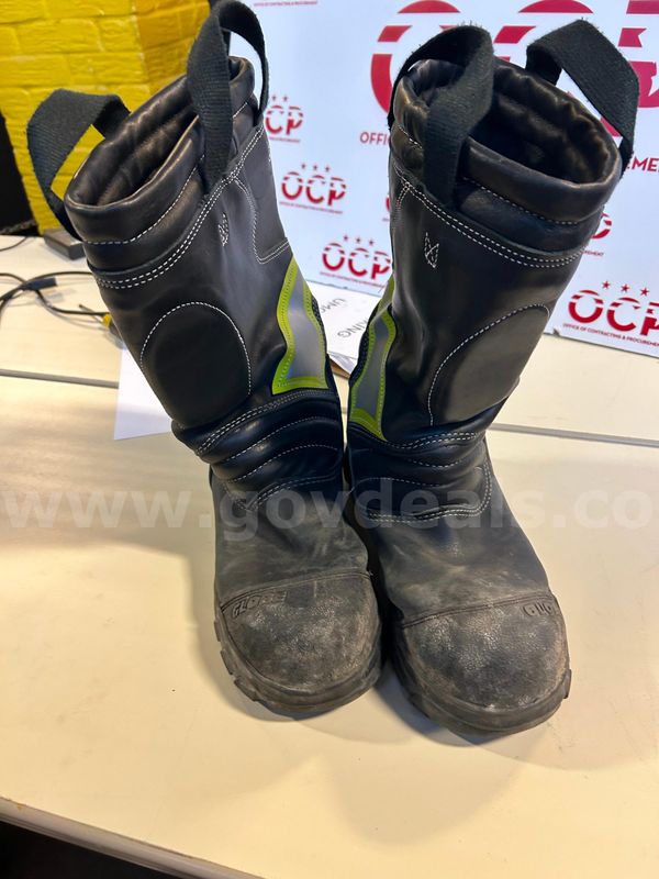 Fire Fighter Boots Various Sizes (30 PAIRS)