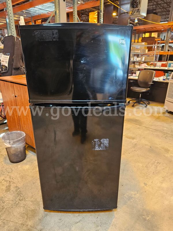 Kenmore Refrigerator On Wheels - Black ⚫️