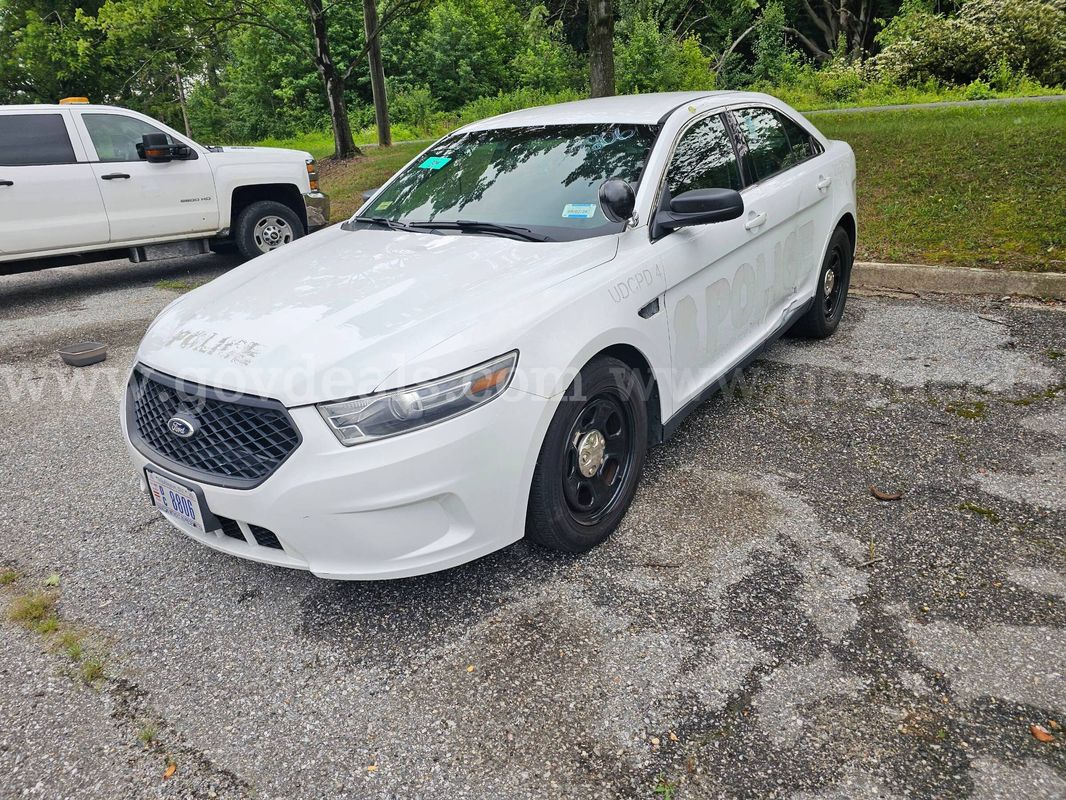 2015 Ford Taurus - Clean Title