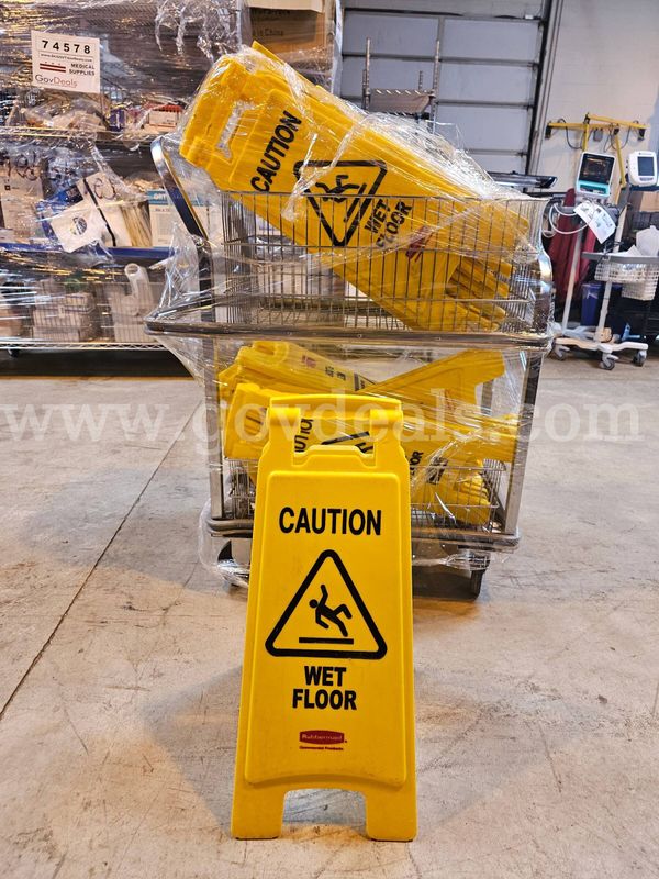 Lot of 18 - Rubbermaid Wet Floor Signs