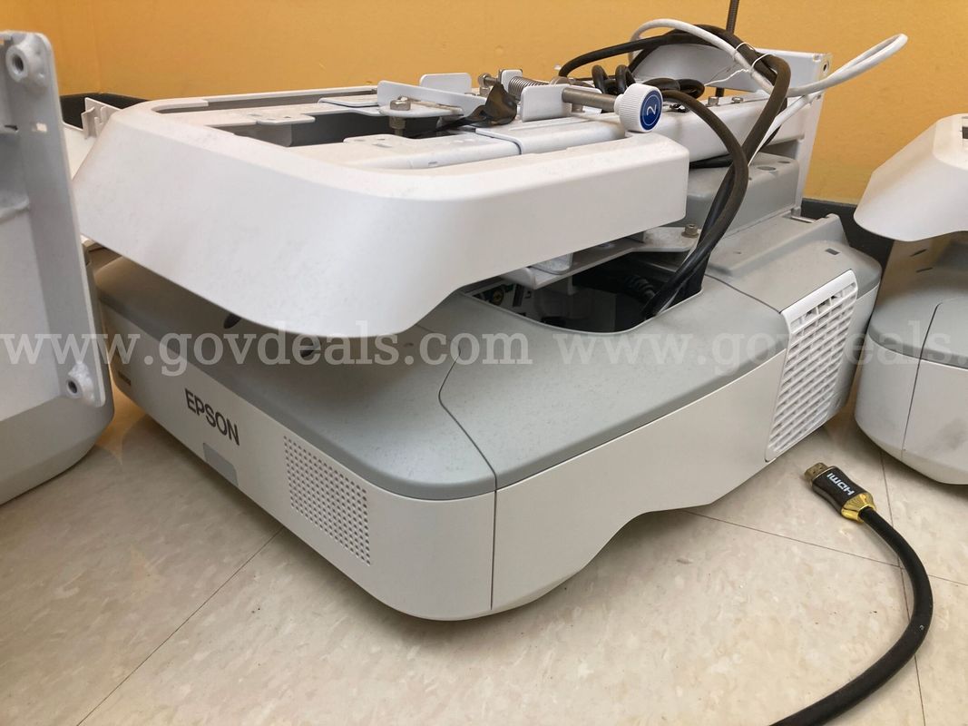 Lot of 22 PowerLite 675W WXGA 3LCD Presentation Display Projectors with ceiling-mounts