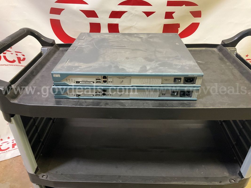 Lot of 2 Cisco Switches