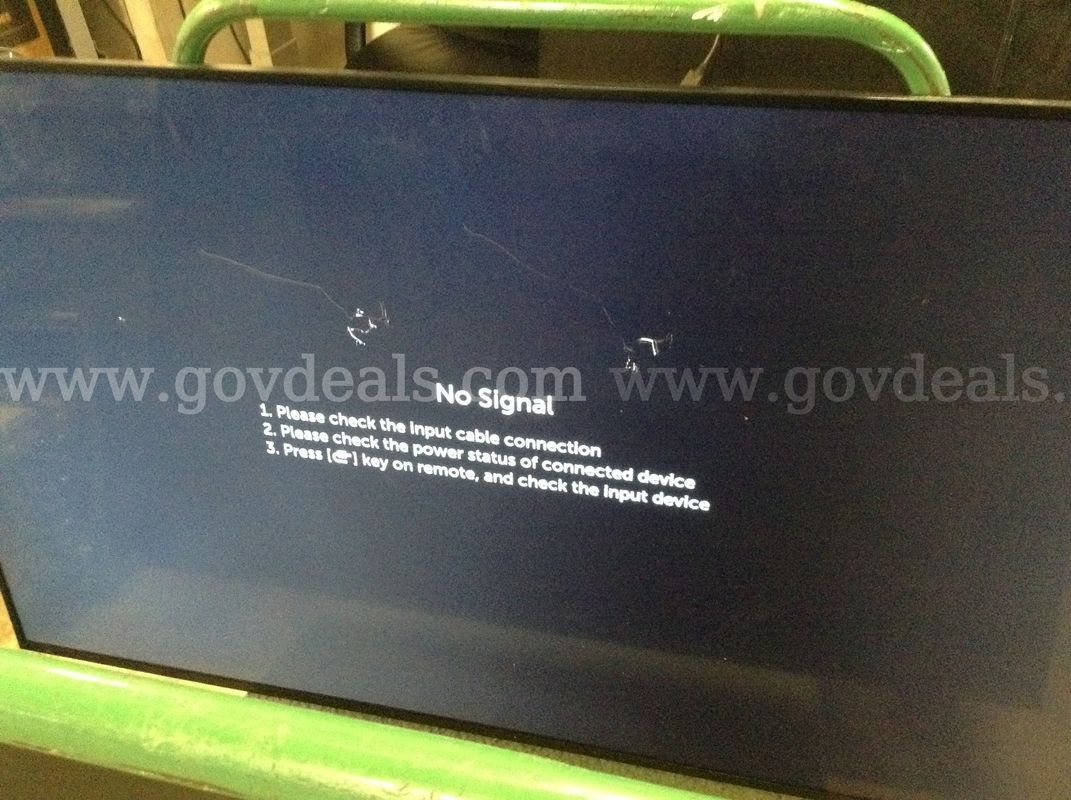 Lot of 2 LG TVs (POWER ON)