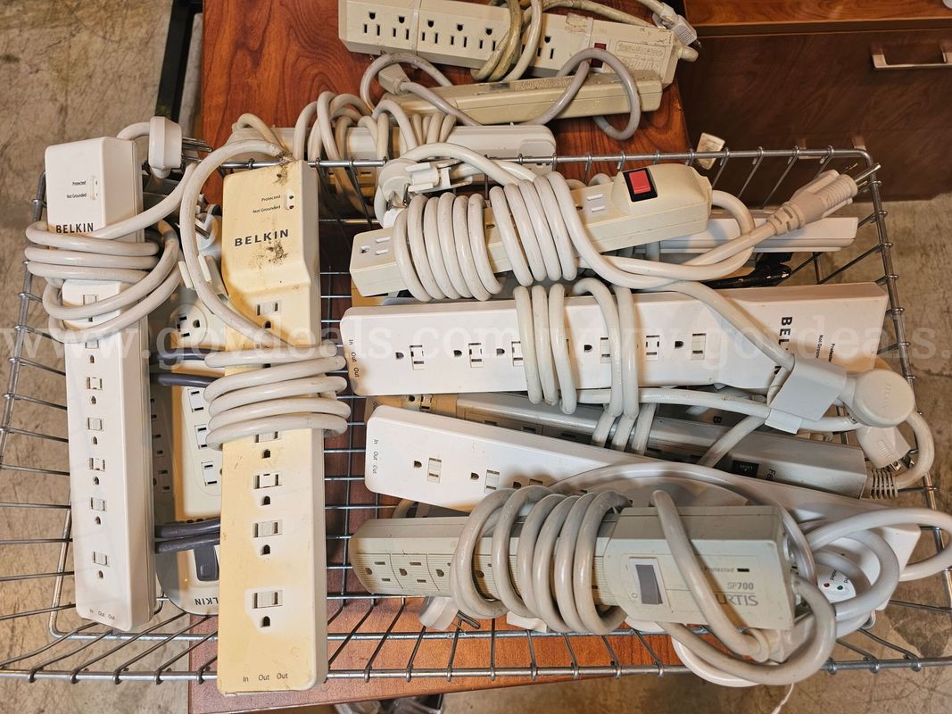 LOT OF 18 - SURGE PROTECTORS