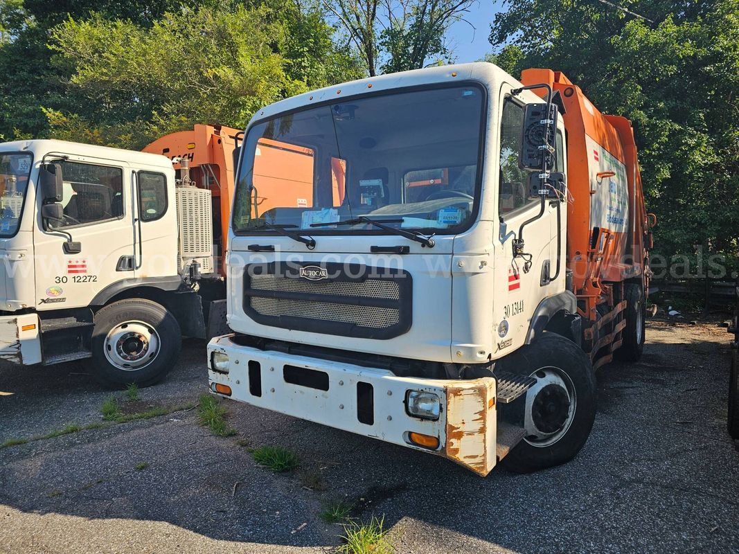 2020 Autocar Xpert Garbage Truck - No Key-Fire Damage