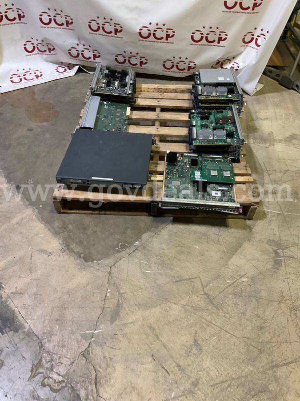 Lot of 14 Cisco Switches
