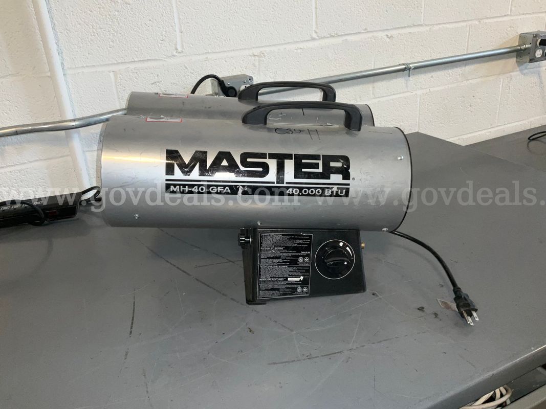 MASTER 400000 BTU PROPANE FORCED AIR HEATER ( POWER ON )- 2 UNITS