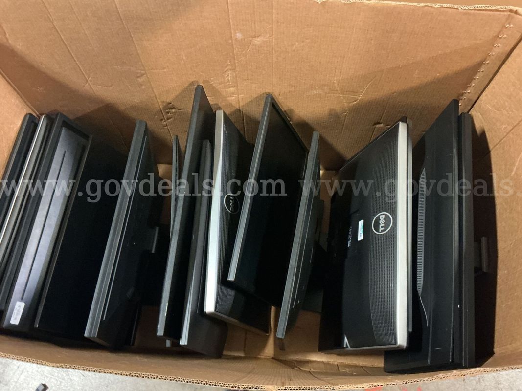 COMPUTER MONITORS - 16 UNITS (POWER ON)