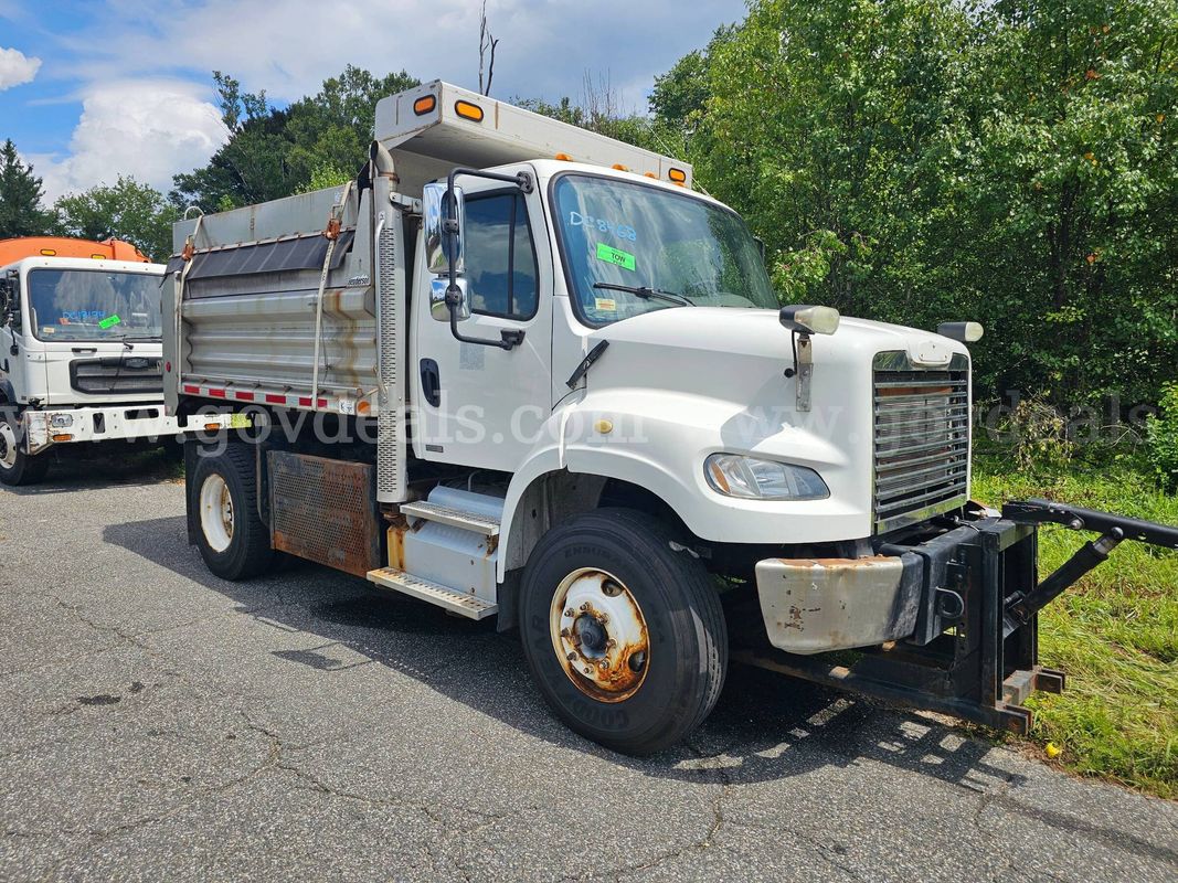 2012 Freightliner M2 106 - Waiting for Key
