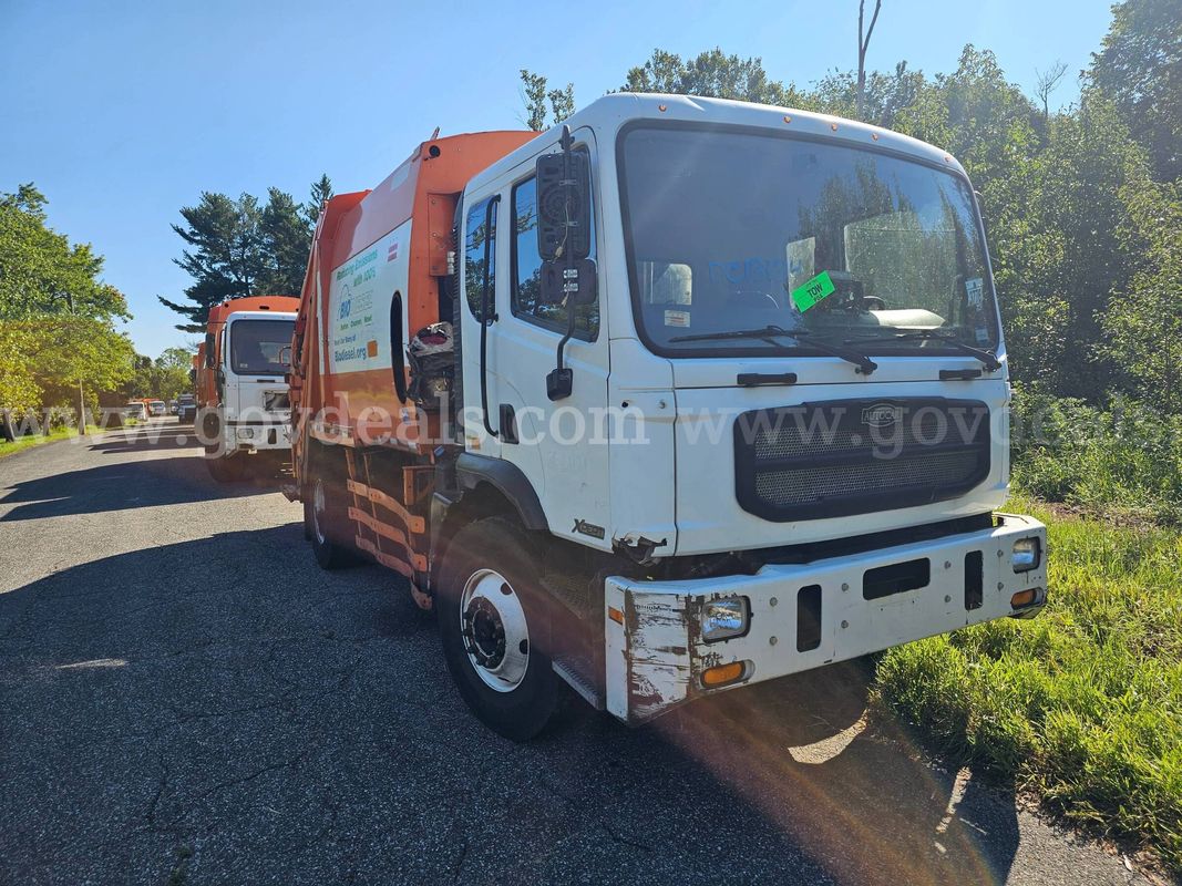 2020 Autocar Xpert Garbage Truck - Clean Title