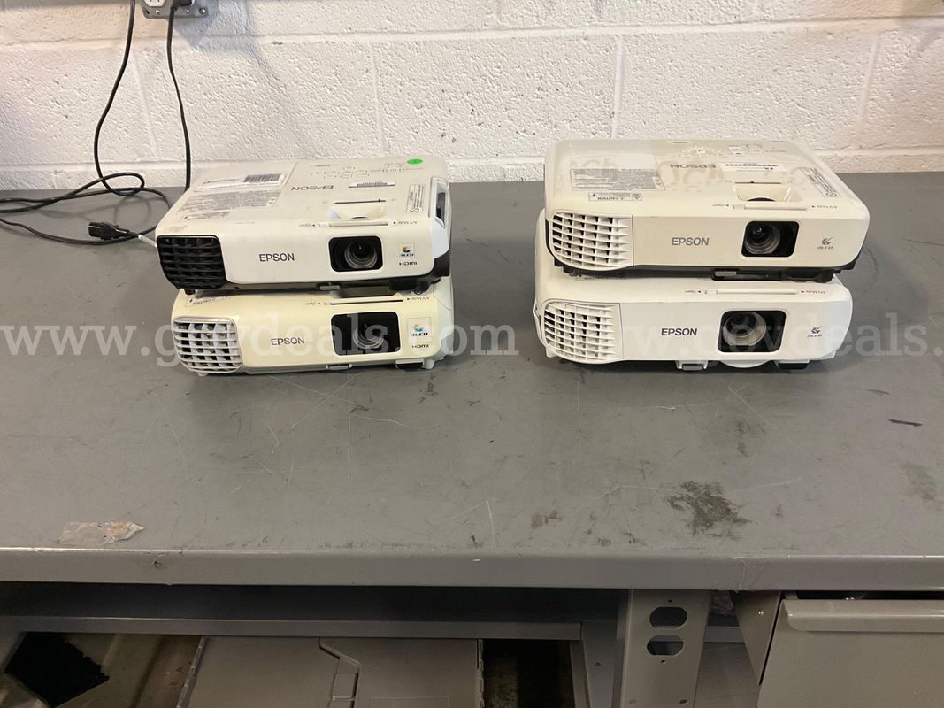 Lot of 4 Epson Projectors