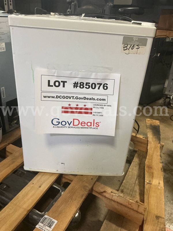 WHITE MINI FRIDGE