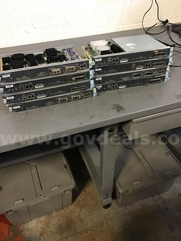 Lot of 8 Cisco Switches