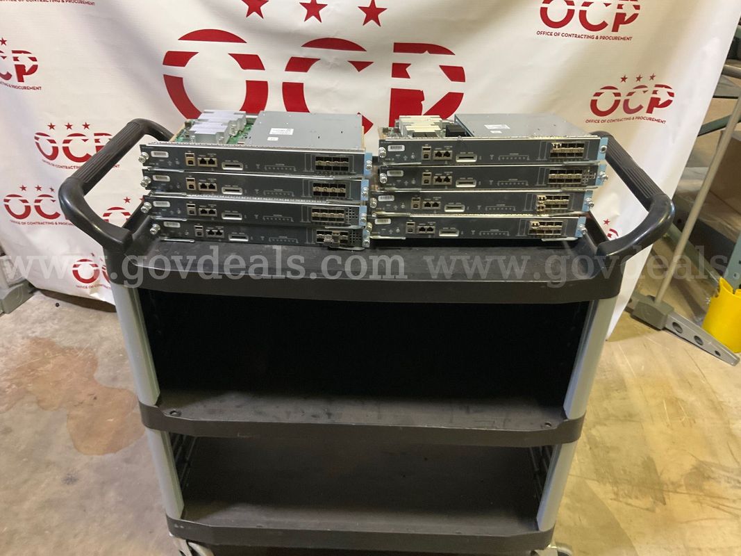 Lot of 8 Cisco Switches