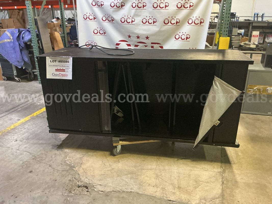 COMMERCIAL REFRIGERATED DISPLAY CASE