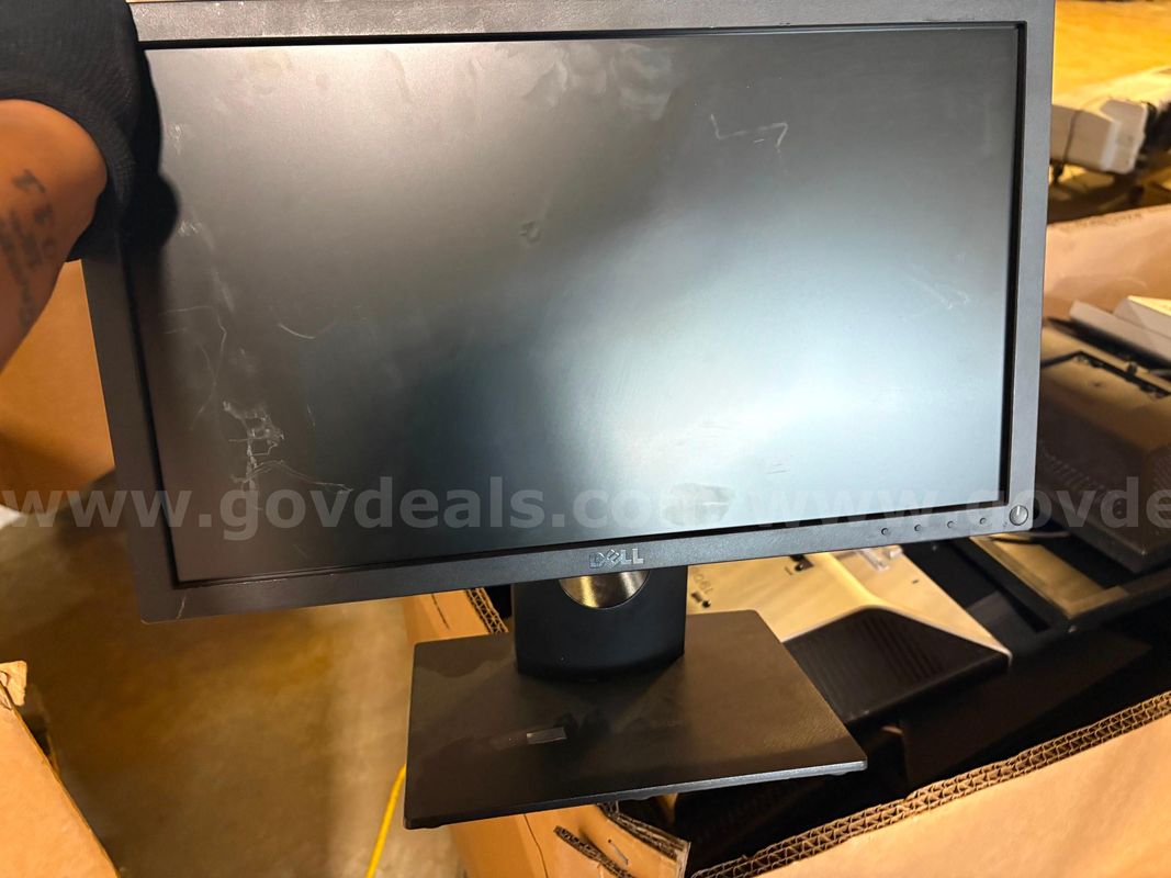 DELL MONITORS - 30 UNITS (POWER ON)