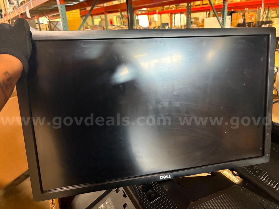DELL MONITORS - 31 UNITS (POWER ON)