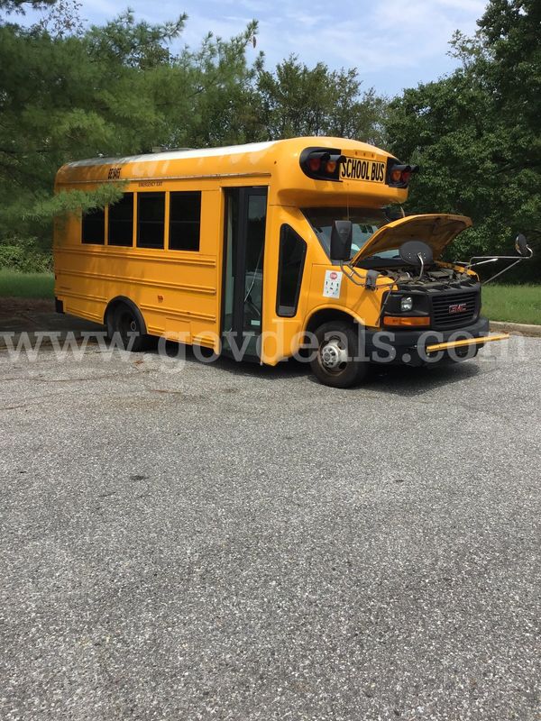 2013 GMC Savana-School Bus