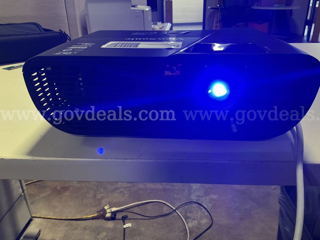 VIEW SONIC PROJECTOR (POWER ON)