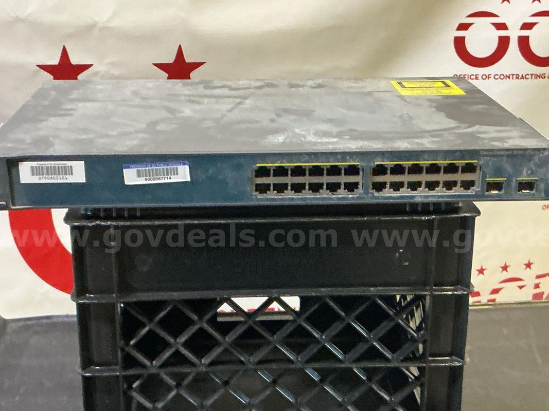 1 Cisco 24 Port Smart Switch