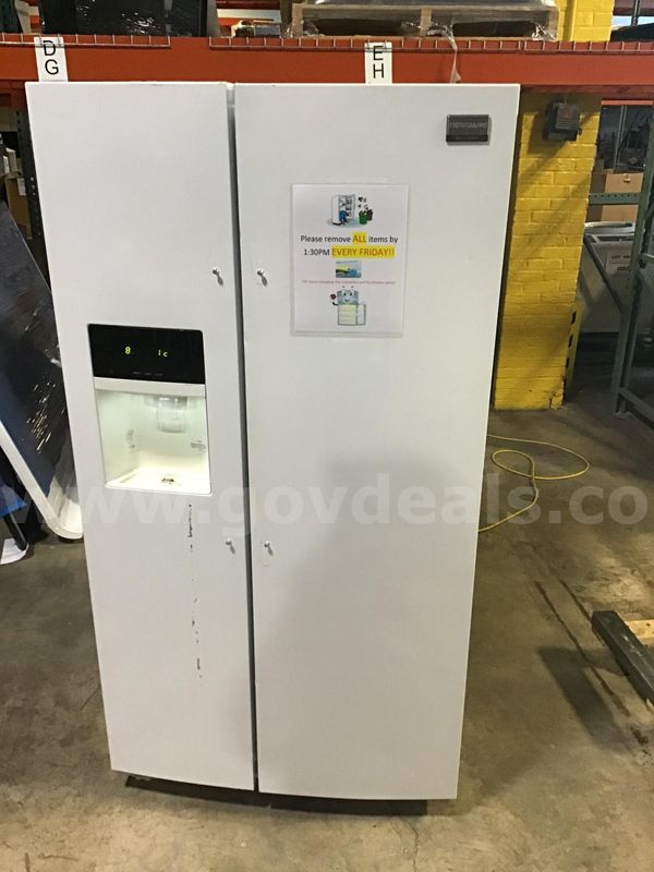 FRIGIDAIRE Refrigerator (POWER ON)