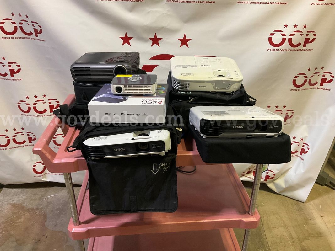 Lot of 7 Projectors