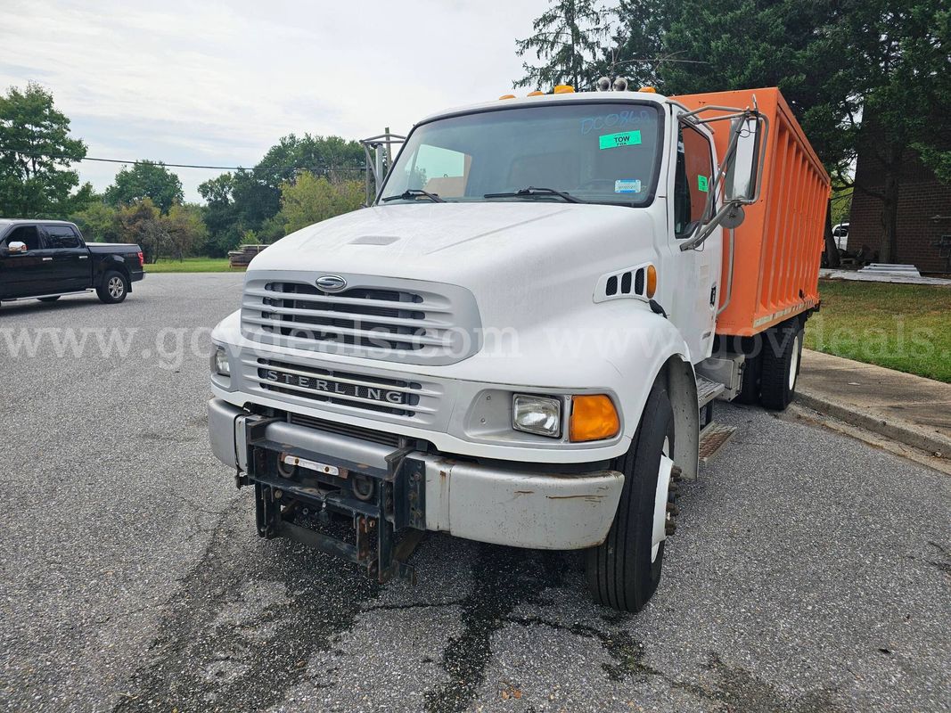 2002 Sterling M7500 Actera - Clean Title