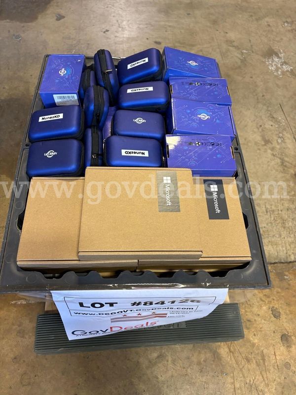 Microsoft Surface Pens and Chargers 75 EACH (NEW)