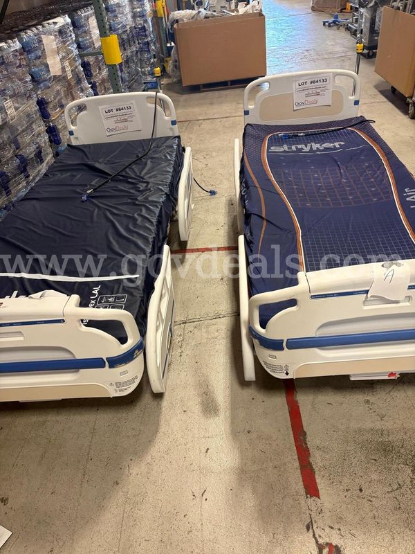 Lot of 2: Stryker 3005S3 PX4 Med-Surg Beds