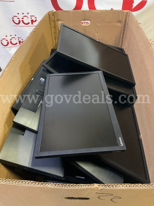 LOT OF 35 WORKING MONITORS