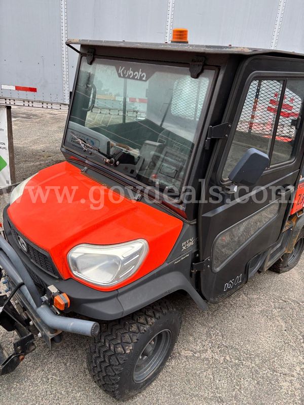 Kubota RTV900 Utility Vehicle with Snow Plow- 4x4 - Diesel - NO TITLE