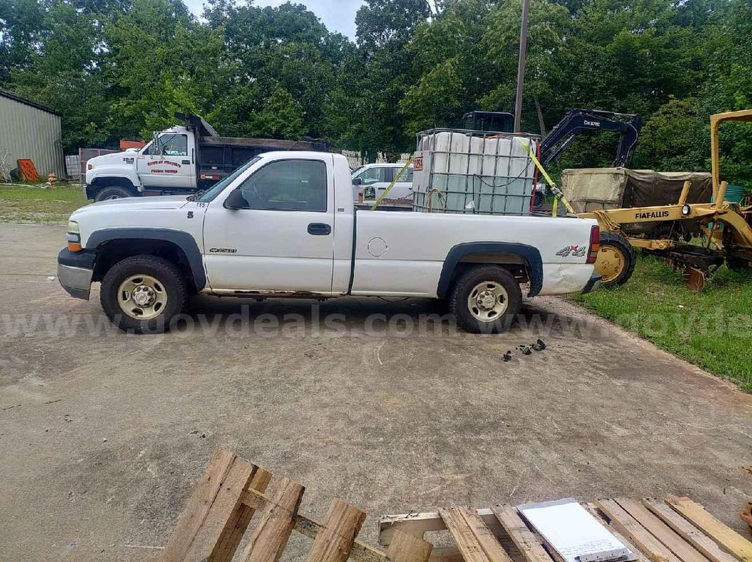 2000 Chevrolet Silverado 2500 LS Regular Cab 4WD