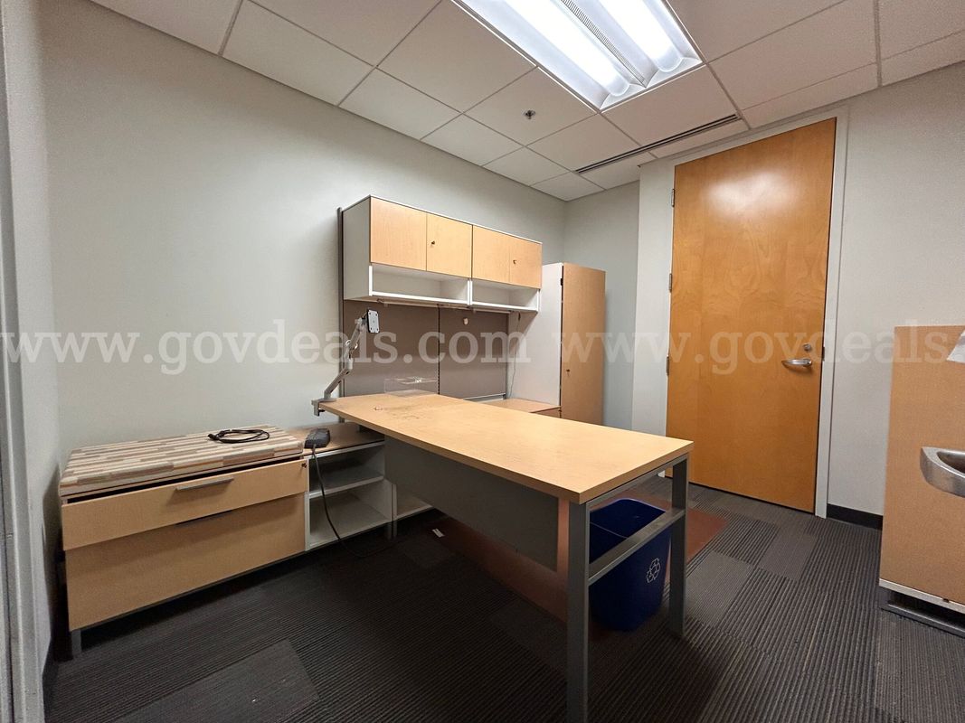 1 Lot Of 6 Modular Desk Suites