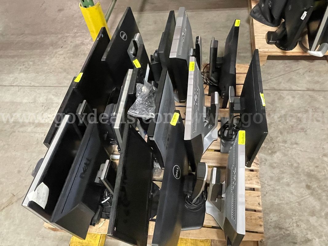 1 lot of [ 57 ] Dell MONITORS