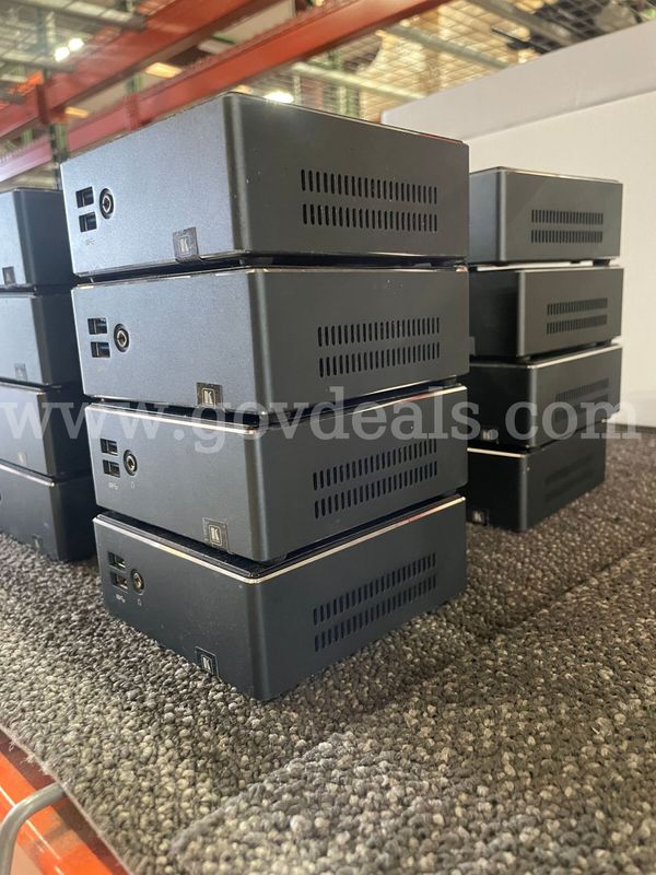 1 LOT OF 8 Lot of Kramer VIA Connect PRO Wireless Presentation & Collaboration Systems