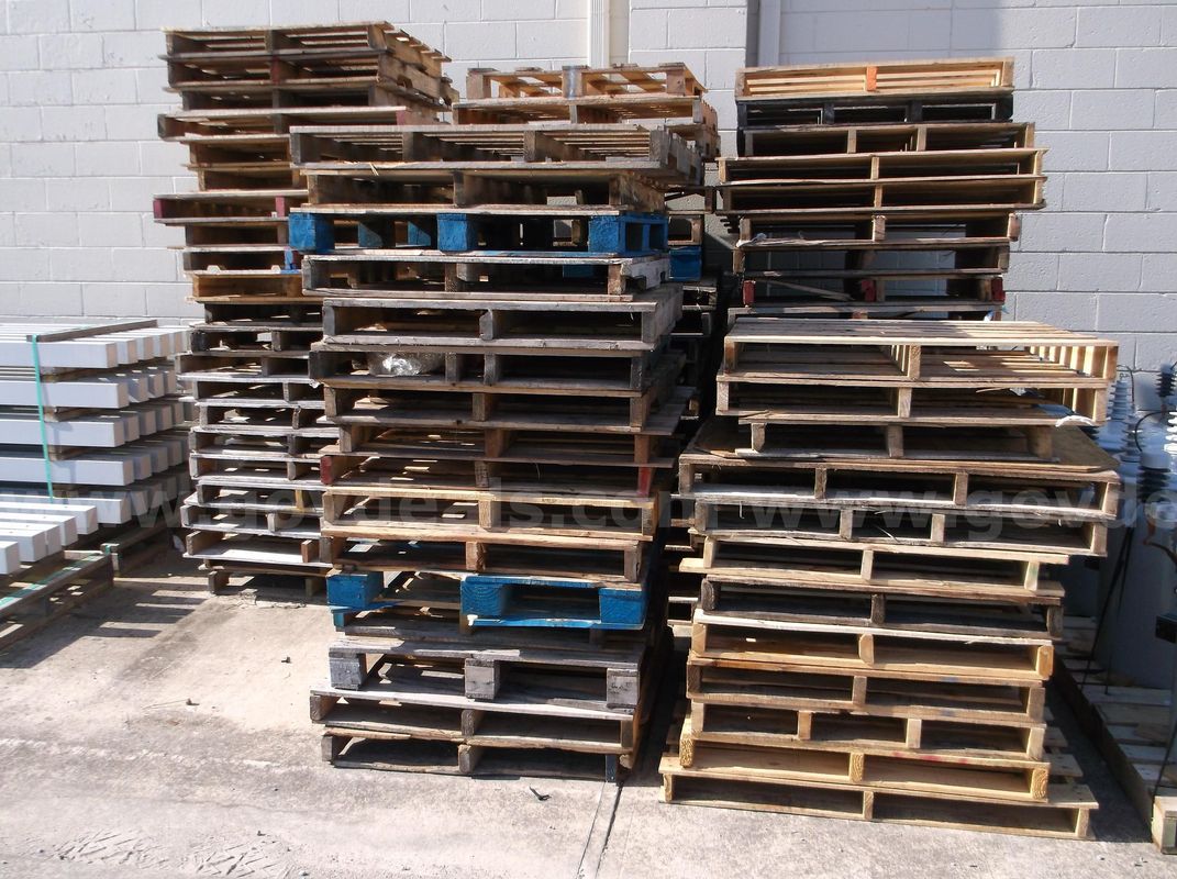 1 lot of pallets