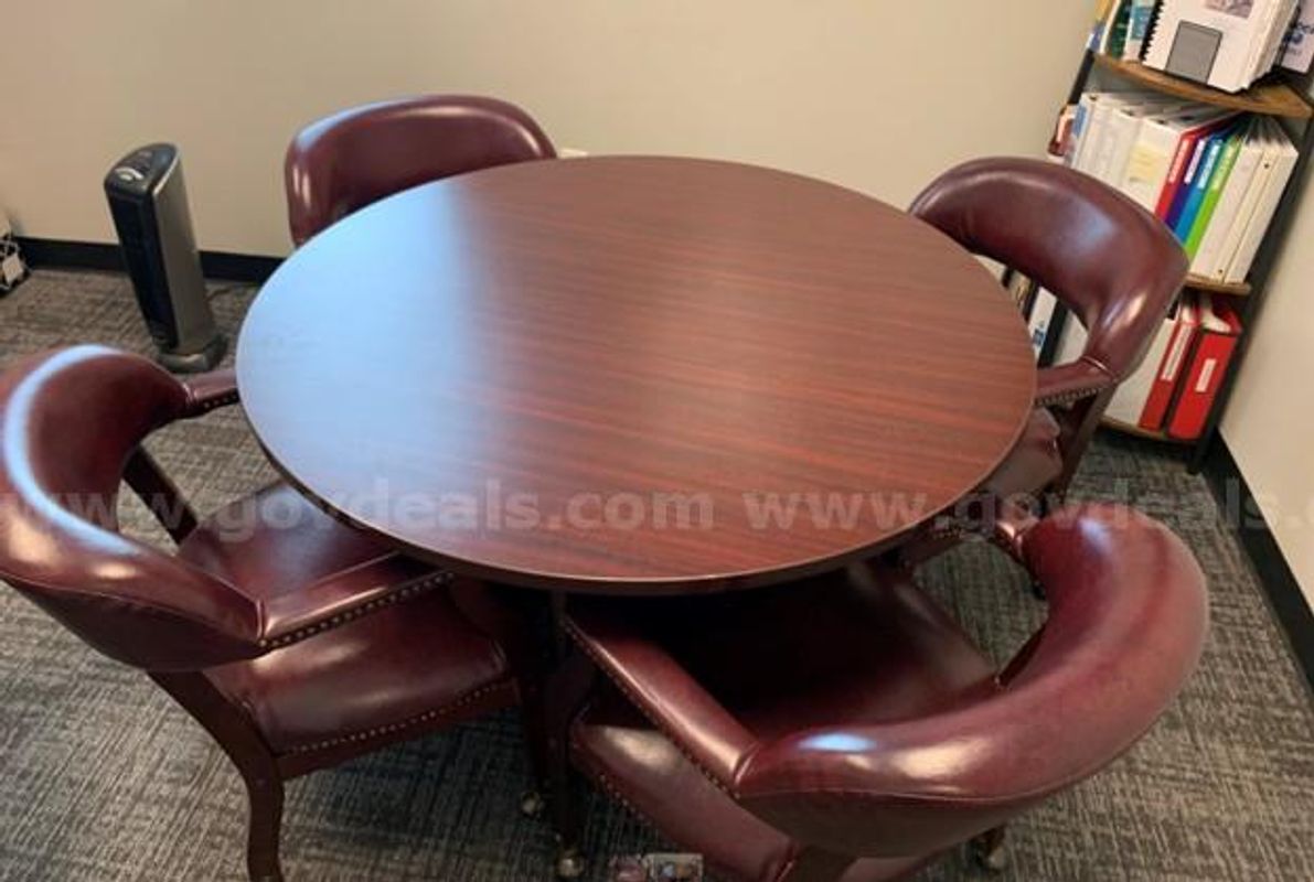 Table with 4 Cushioned Roller Chairs - Cherry Red