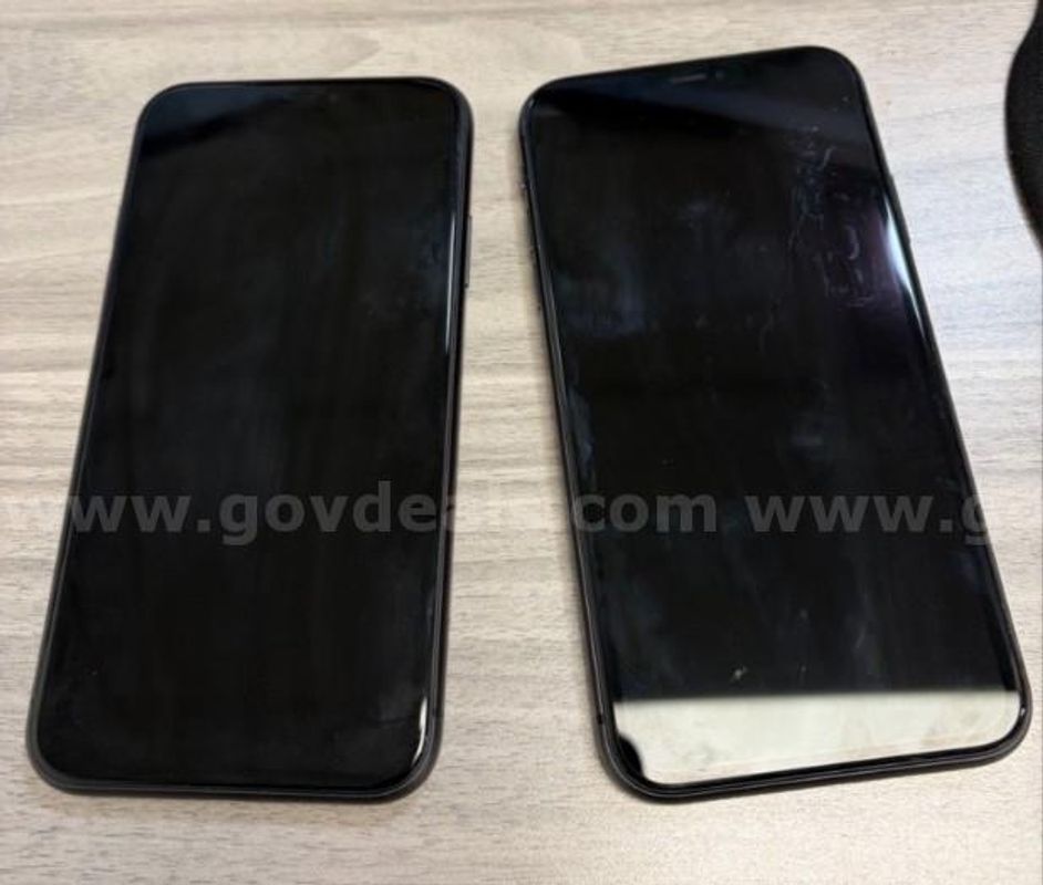 (1 Lot) 2x Apple iPhone 11 Smartphones - AT&T locked