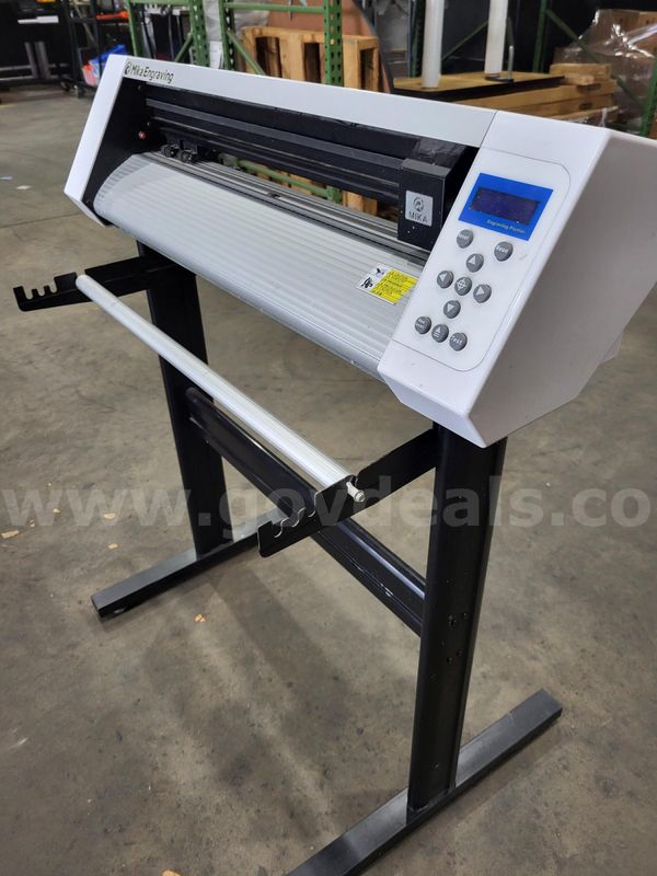 Used vinyl cutting plotter with stand,