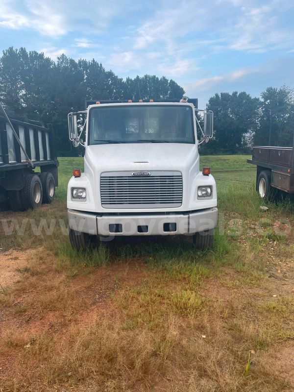 2002 Freightliner FL70