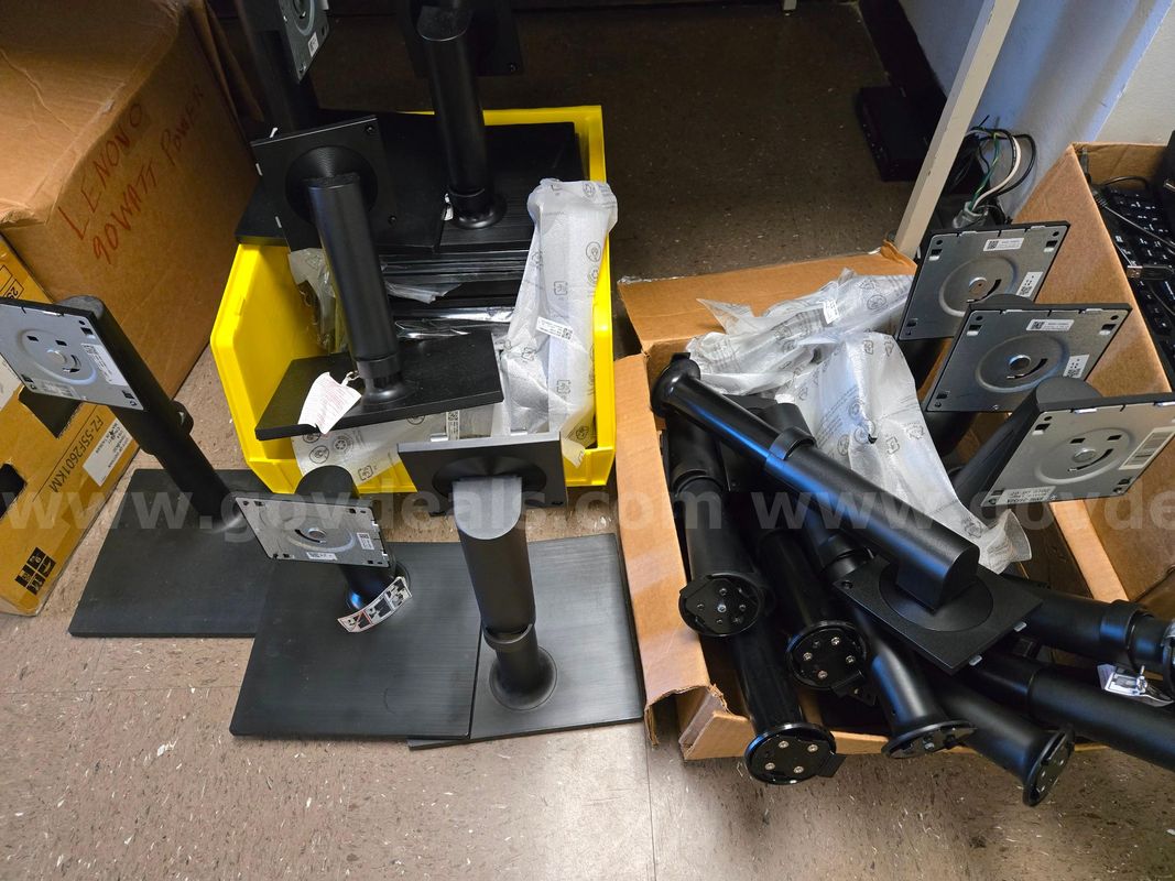 IT - Lot #677 - Samsung Monitor Stands