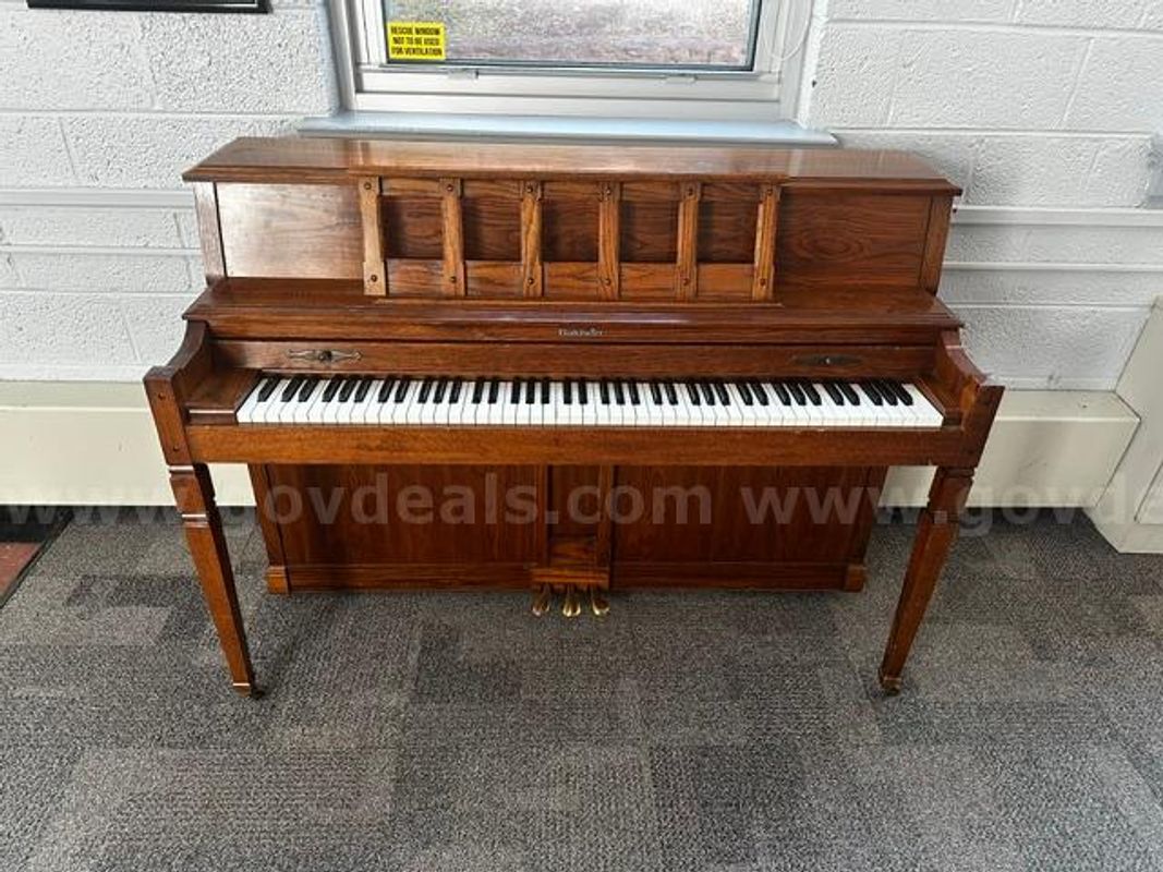 Baldwin Upright Piano, Wood Finish