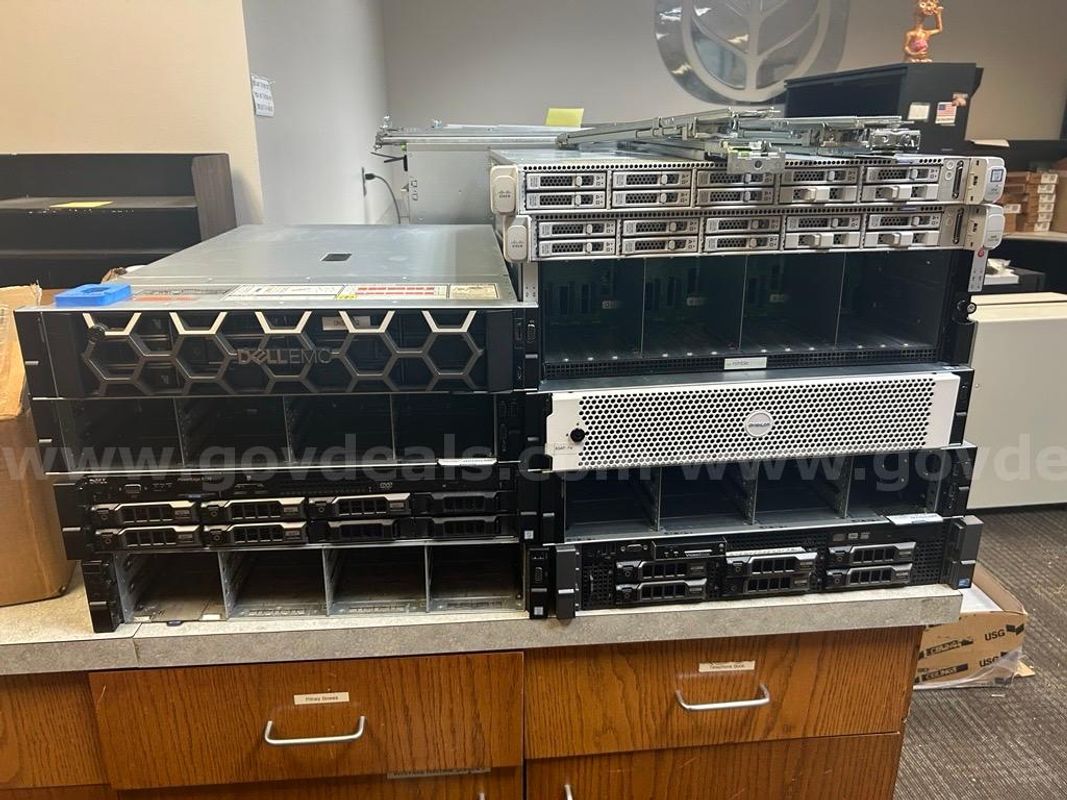 Lot of 13 Servers