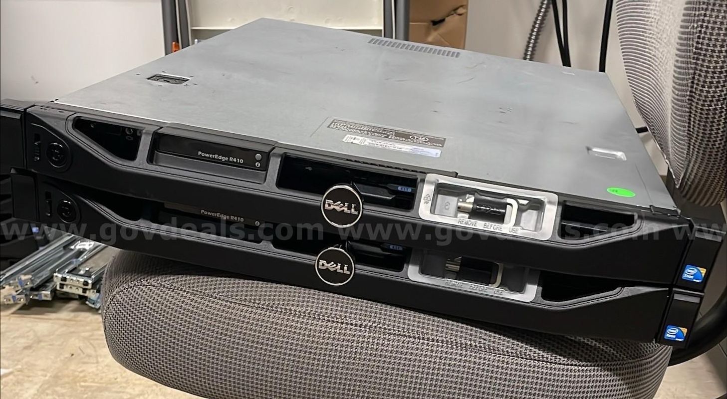 (2) Dell PowerEdge R410 Blade server with Rails