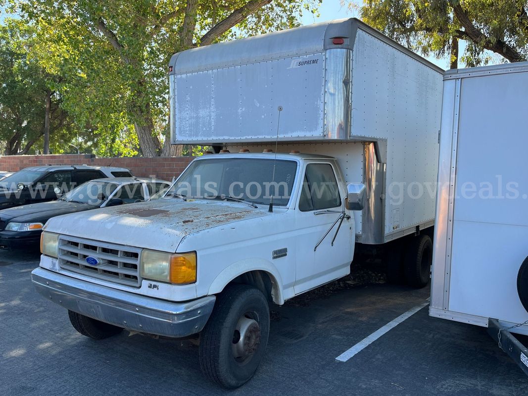 1989 Ford F-450 SD