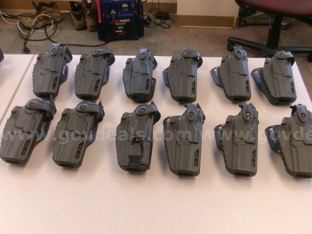 12 Safariland Holsters/Right Handed/Level III