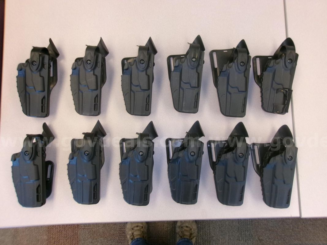 12 Safariland Holsters/Right Handed/Level III