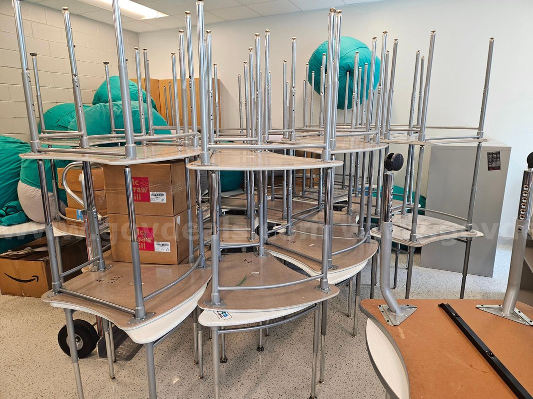 classroom desks Qty 20