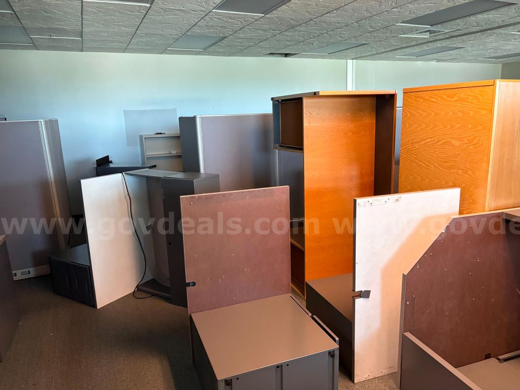 Office Furniture - Filing Cabinets, Desks, Cubicle Dividers (Read Description)
