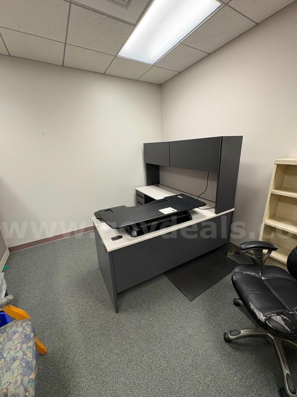 Office Furniture - Filing Cabinets, Desks, Cubicle Dividers (Read Description)